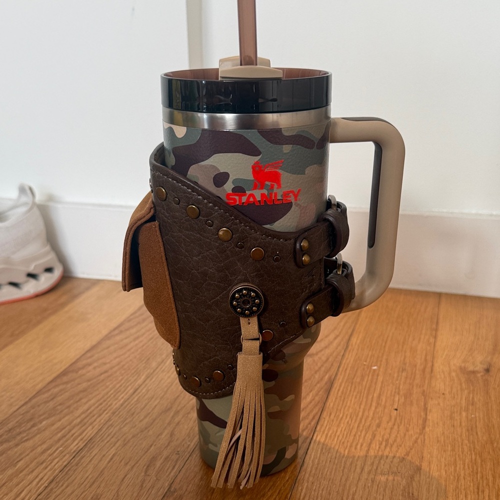 Stanley Camouflage Tumbler with Brown Holder